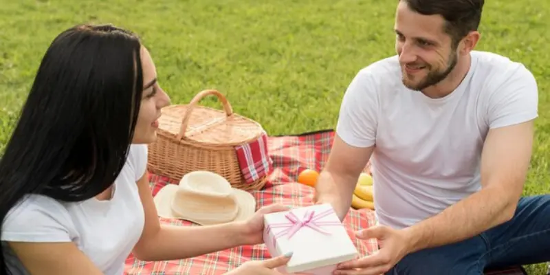 Basket  Picnic Gift Ideas 